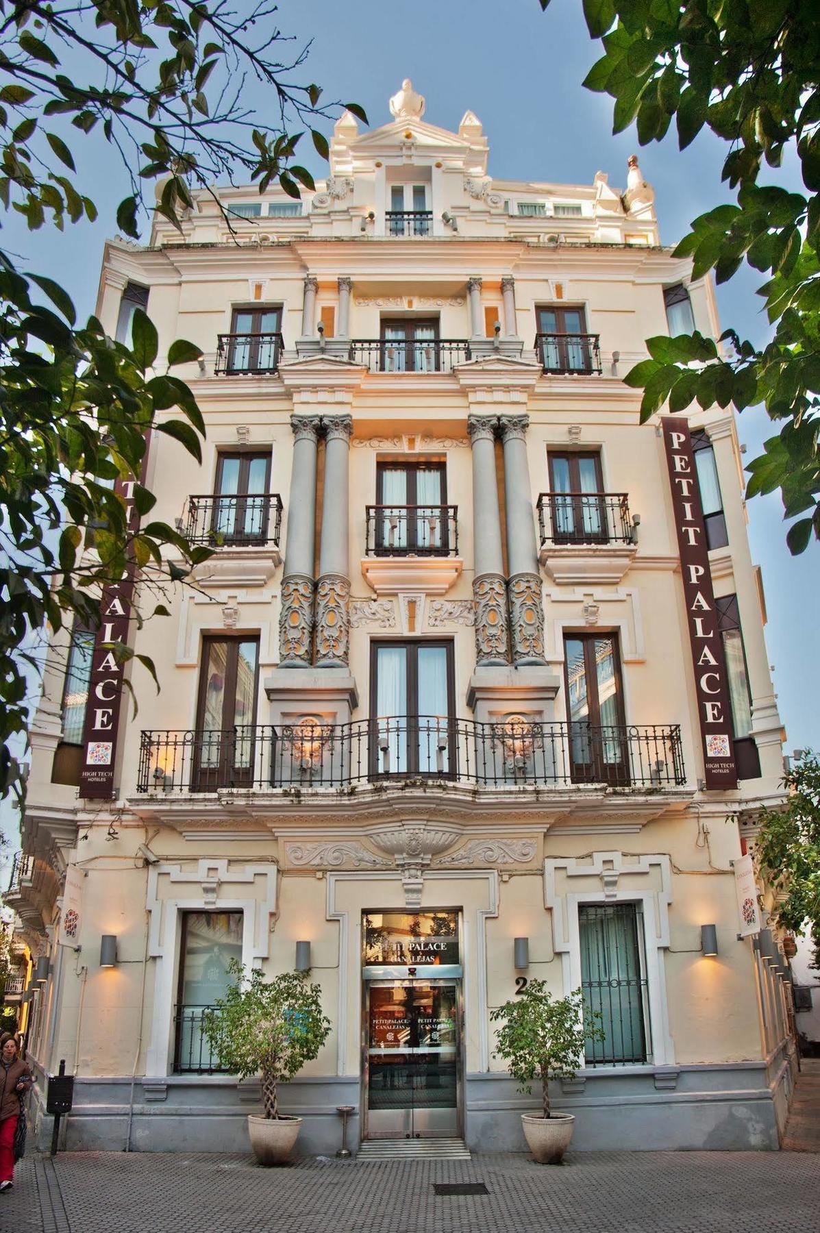 ホテル プチ パレス カナレハス セビリア エクステリア 写真